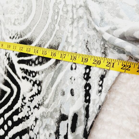 T-Shirt Size L Black White Animal Mob Wife Glam Luxe Y2K Revival Zebra Casual - Picture 6 of 11